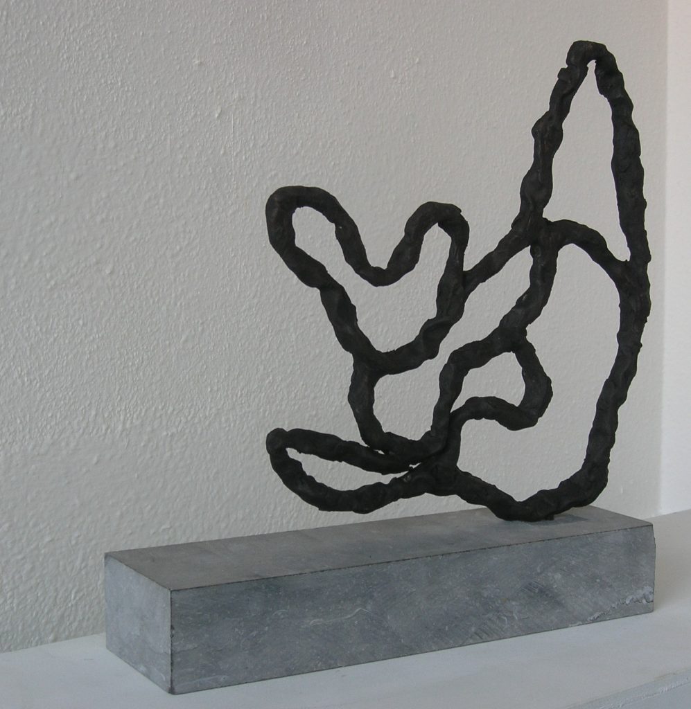 Sculptuur Alone in Space